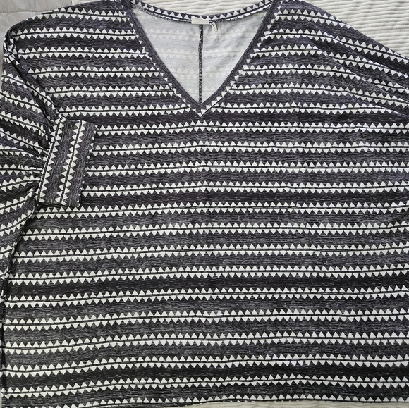 Simple By Susan Betro Black and White Patterned Shirt. Size 3X - Picture 1 of 7